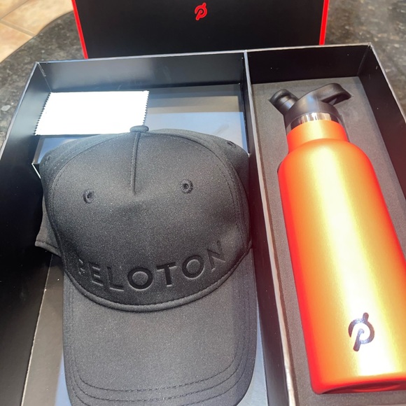 Peloton COMPANY HAT & BOTTLE GIFT SET! - Picture 3 of 6